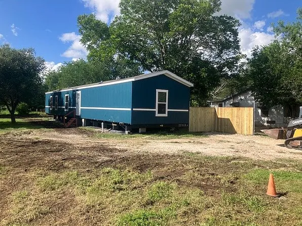 103 E Panna Maria, Runge, TX 78151