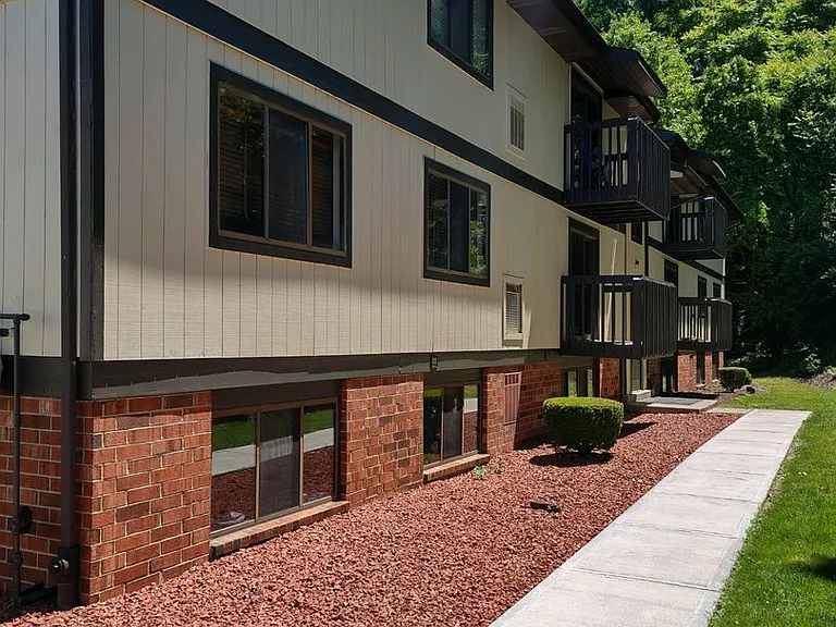 St. Clair Woods Apartments — Photo 44