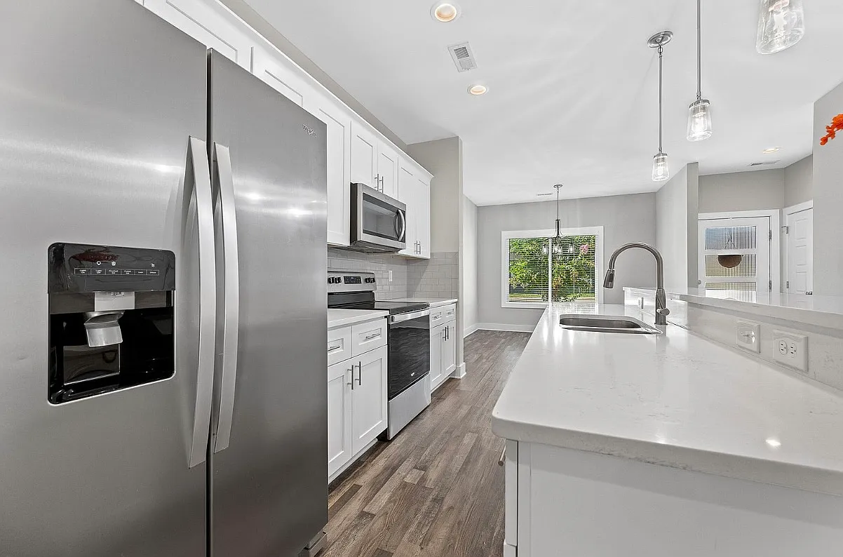 3 bed, 2.5 bath, 1490 sqft, $1,750 — Photo 4