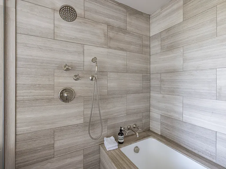 15 Church St #Penthouse 402 — Photo 22