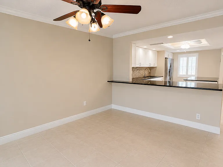 2264 Winkler Ave #202 — Photo 10
