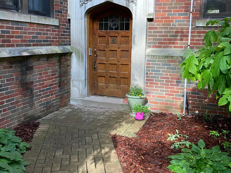 3021 Fairfield Ave #B12 — Photo 3