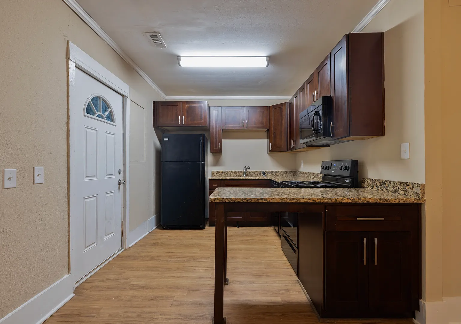 Walk to Campus! Downtown Apartment Available! — Photo 1