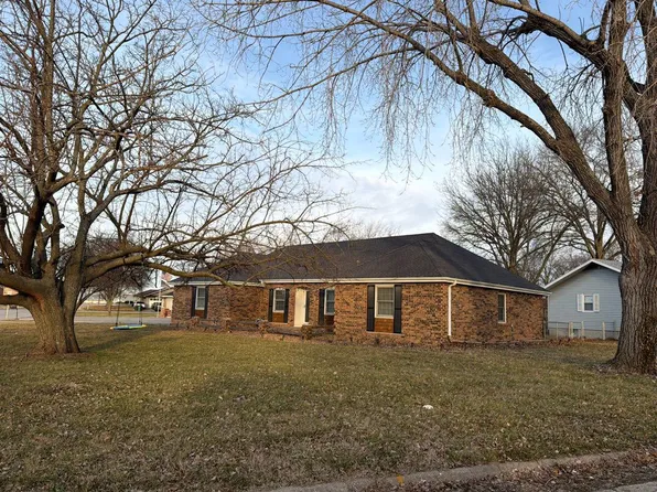 1603 Highland Dr, Clinton, MO 64735