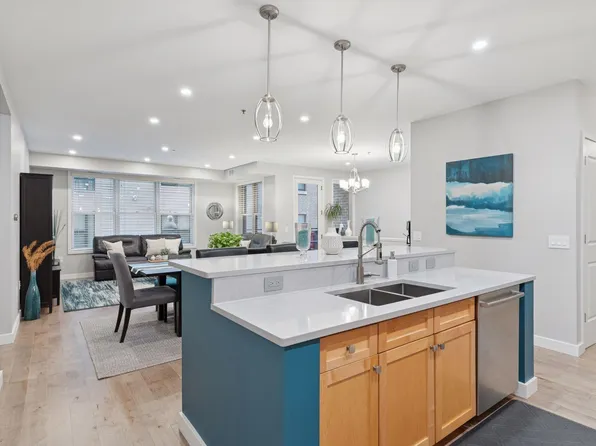 209 8th St E APT 201, Saint Paul, MN 55101