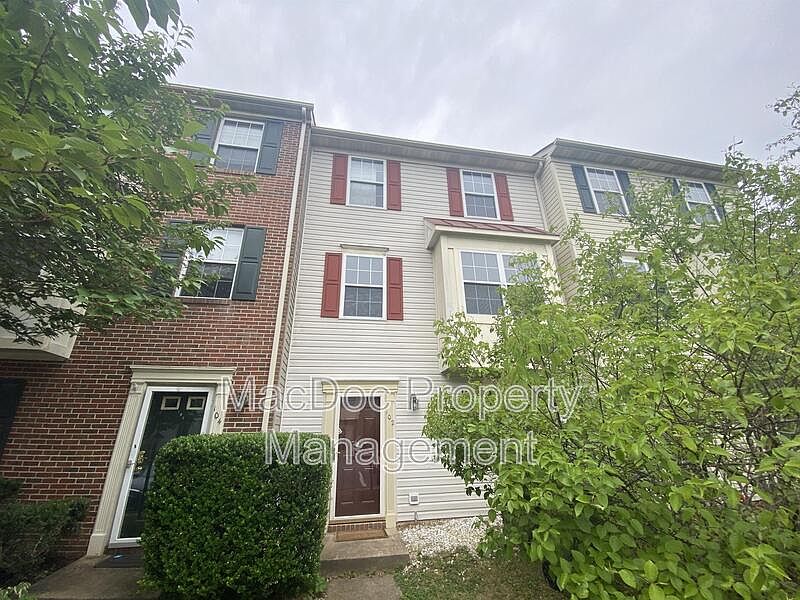 1st image of 102 Raquel Ct
