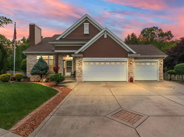 12816 Marsh Landing Pkwy, Cedar Lake, IN 46303