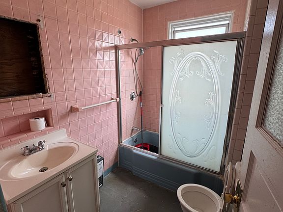2nd image of 7 Banks St #2R