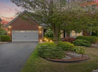 1228 Parkland Rd, Lake Orion, MI 48360