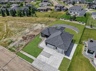 3916 Cogburn Rd, Bismarck, ND 58503