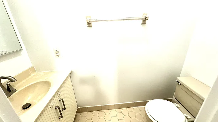 Rented by HOLTON REAL ESTATE INC. | media 10