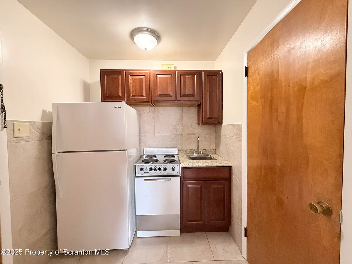 Building Photo - 629 Clay Ave #2C