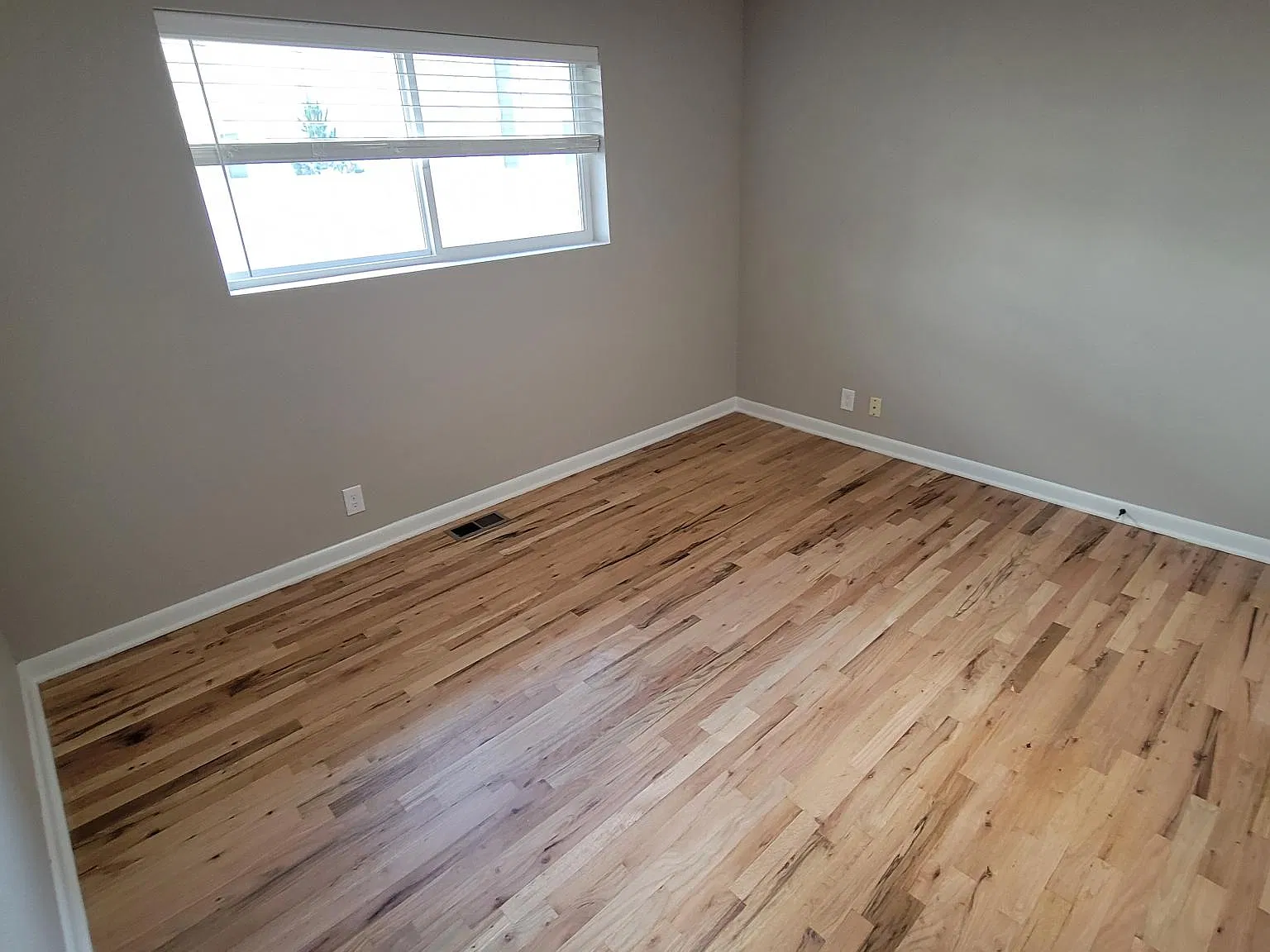 1725 W Olympia Dr — Photo 4