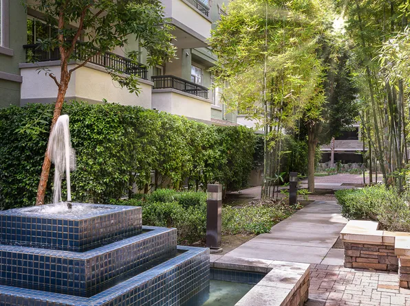 Atrio Burbank Apartments