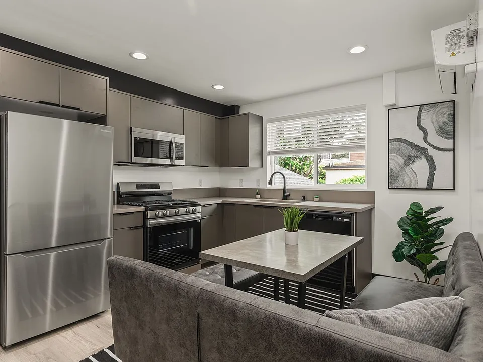 1515 1/2 Selby Ave