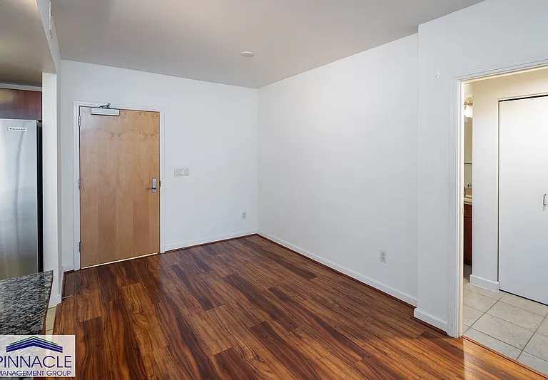 600 Queen St #904 — Photo 9
