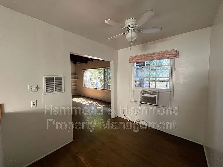 11044 Otsego St — Photo 9