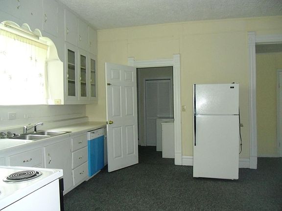 2nd image of 601 W Queen St