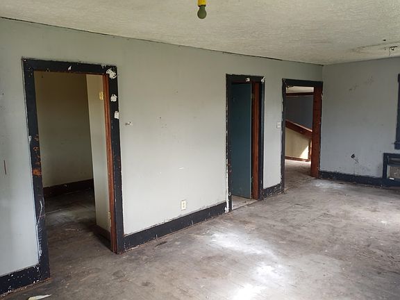 2nd image of 509-511 W 7th St