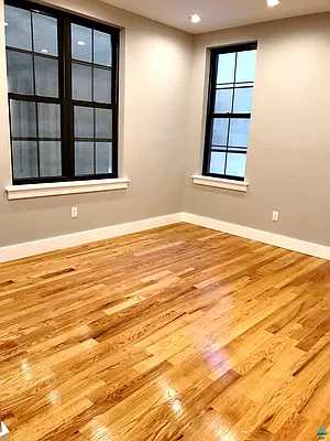 Rented by EXR | media 9