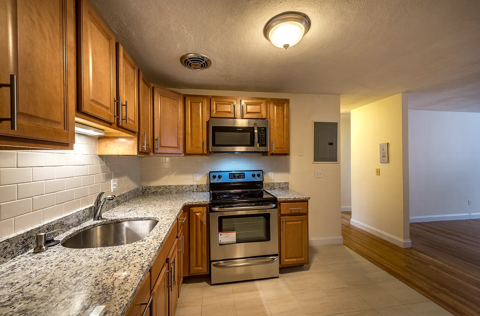 2 bed, 1.0 bath, 9999 sqft, $3,700 — Photo 1