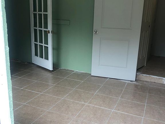 4th image of 2508 N Beaumont Ave #1