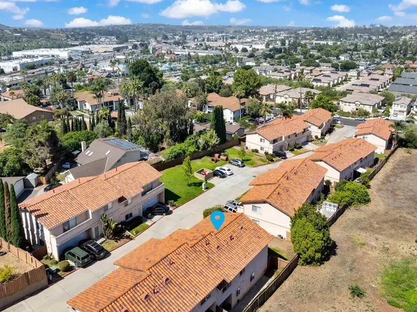 1414 Janis Lynn Ln, Vista, CA 92083