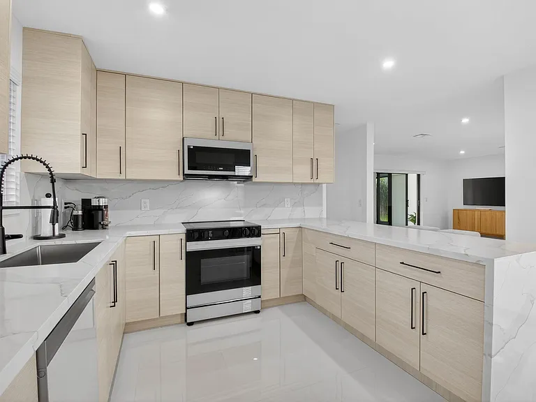 513 Lindell Blvd — Photo 11