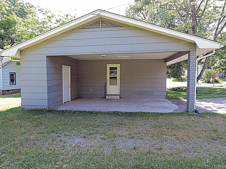 1105 N West End Blvd — Photo 23
