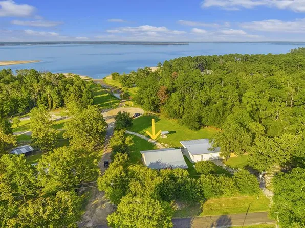 231 Shorewood Dr, Zavalla, TX 75980