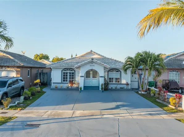 10095 NW 127th St, Hialeah Gardens, FL 33018