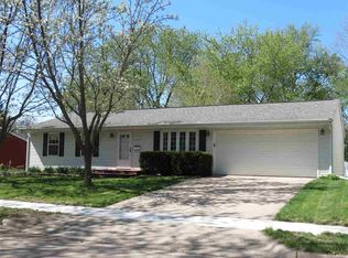 3222 Shamrock Dr, Iowa City, IA 52245