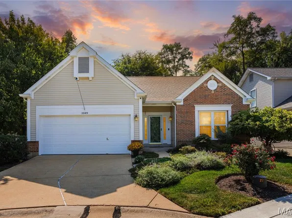 1049 Cambridge Way Dr, Chesterfield, MO 63017