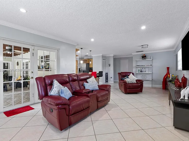 14012 SW 38th Ter — Photo 15