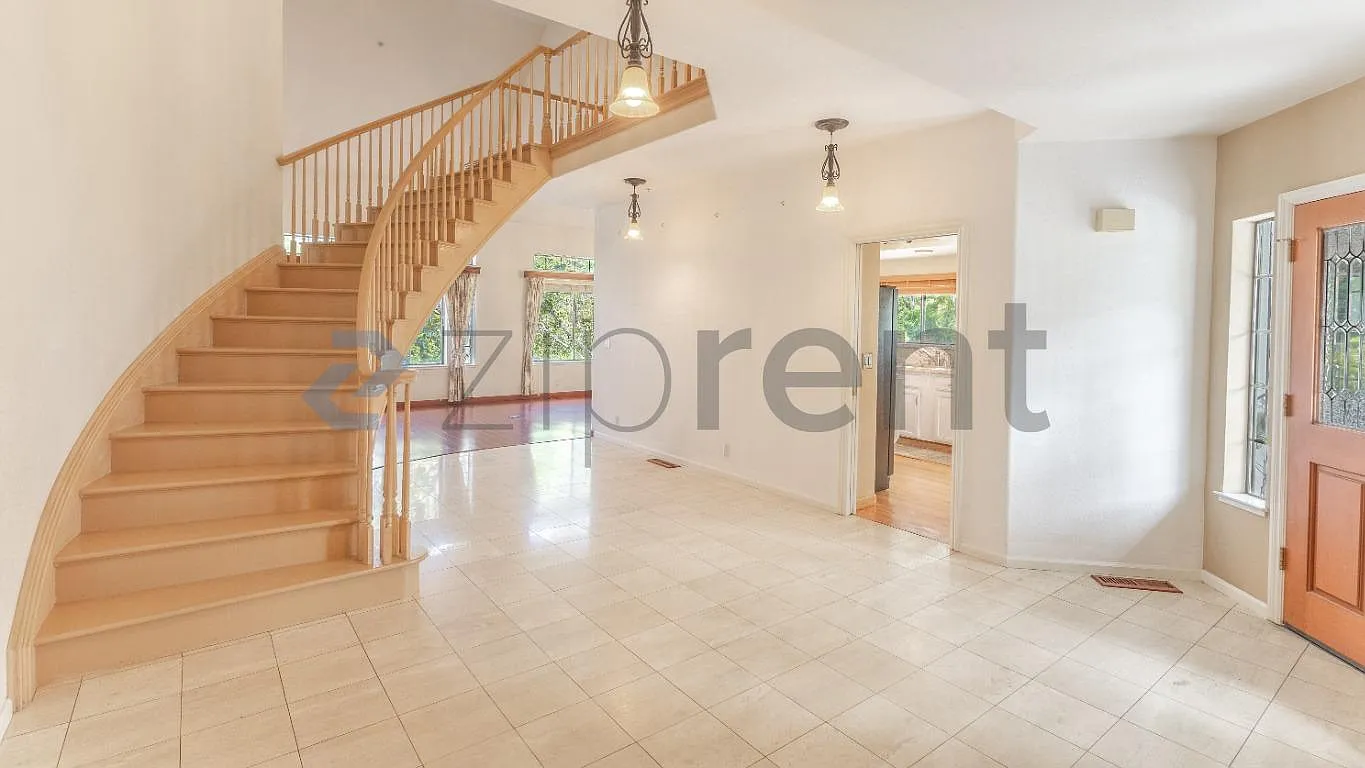 4 bed, 2.5 bath, 2994 sqft, $6,500 — Photo 4