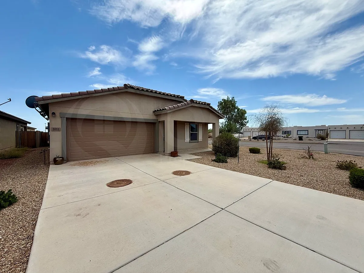 3 bed, 2.0 bath, 1479 sqft, $1,599 — Photo 2