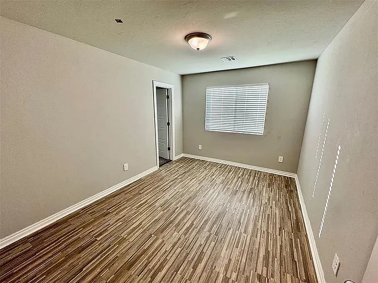 4300 Colt Dr — Photo 2