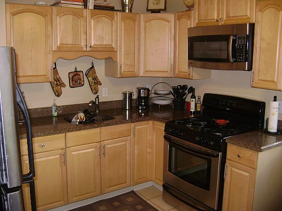 3rd image of 1517 Beach Ave