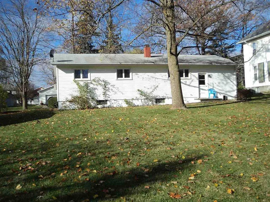 3 bed, 1200 sqft, $1,500 — Photo 3