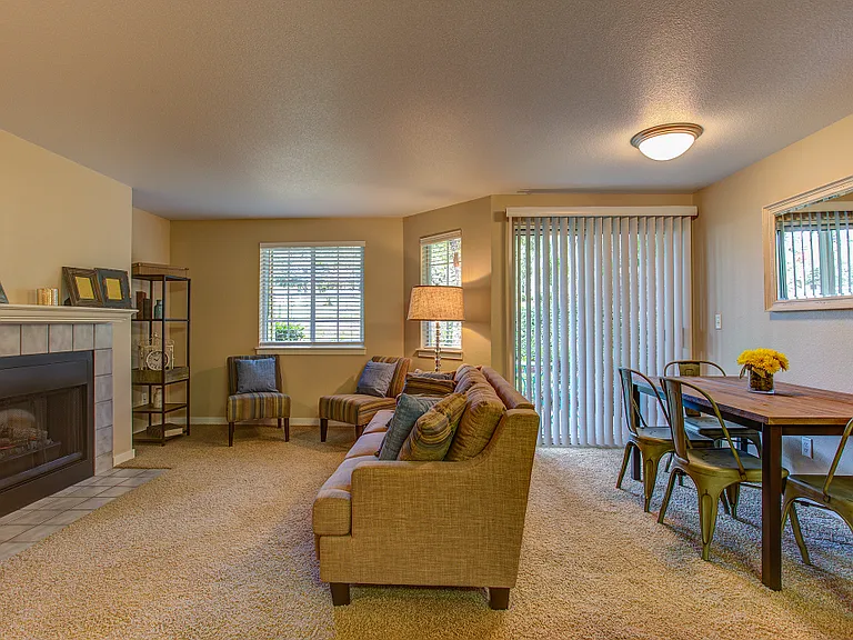 Commons at Avalon Park Apartments — Photo 17