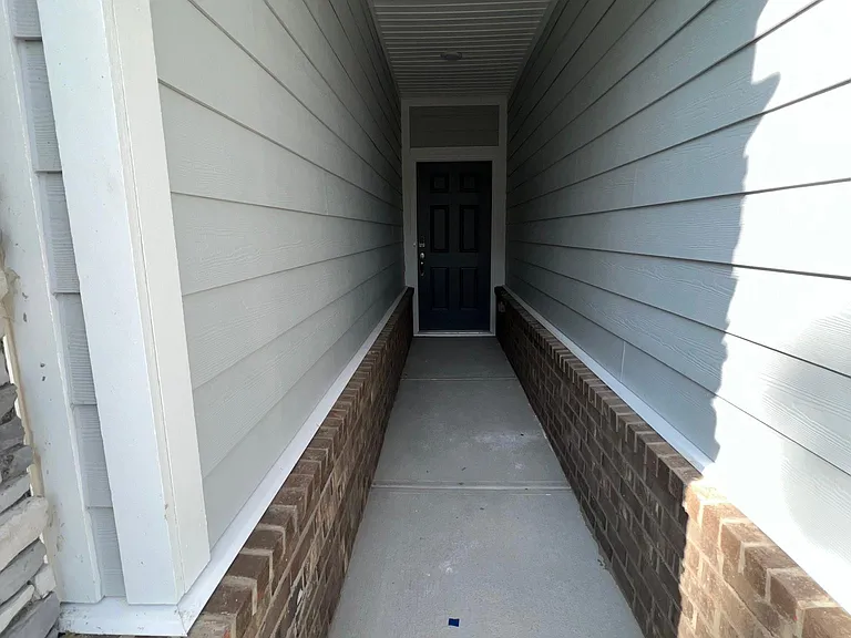 1026 Maltby St — Photo 3