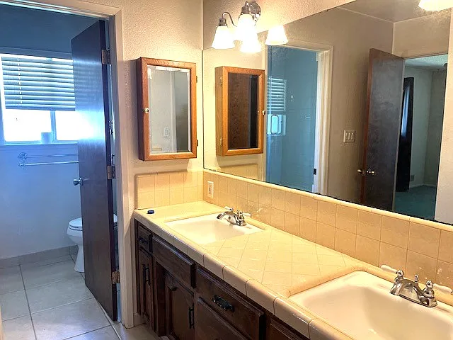 3 bed, 1715 sqft, $1,975 — Photo 4