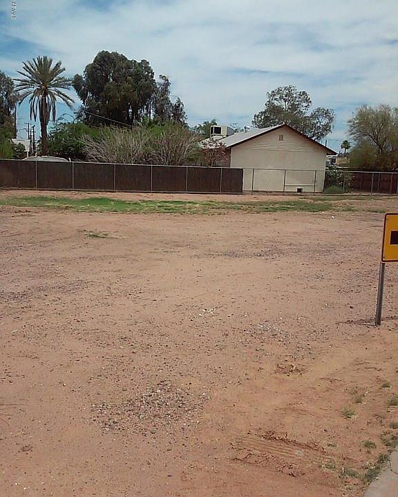 1st image of 1216 N 32nd St