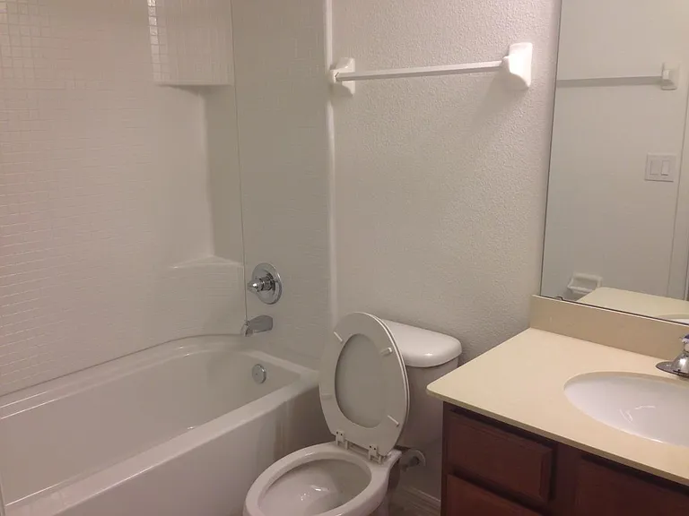 10720 Inside Loop — Photo 7