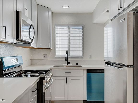 4th image of 4036 Great Plains Way