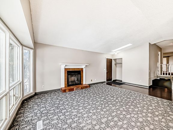 5th image of 8516 190th St NW