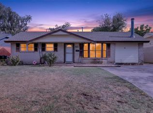 932 NW 1st St, Moore, OK 73160