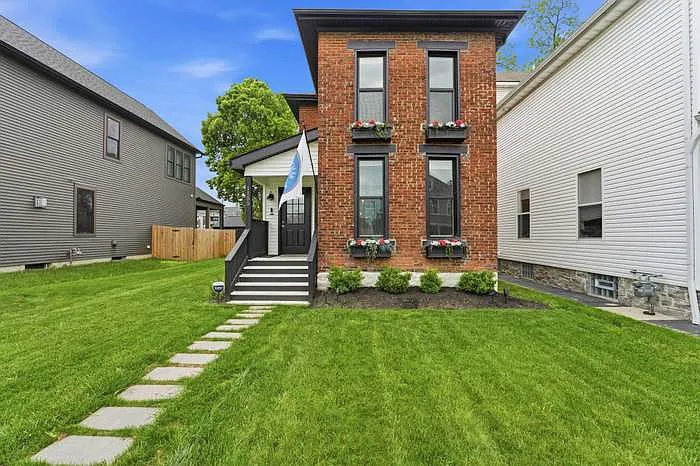 3 bed, 1336 sqft, $2,850 — Photo 1