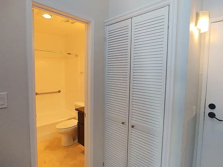 Villa De Adel Apts — Photo 144