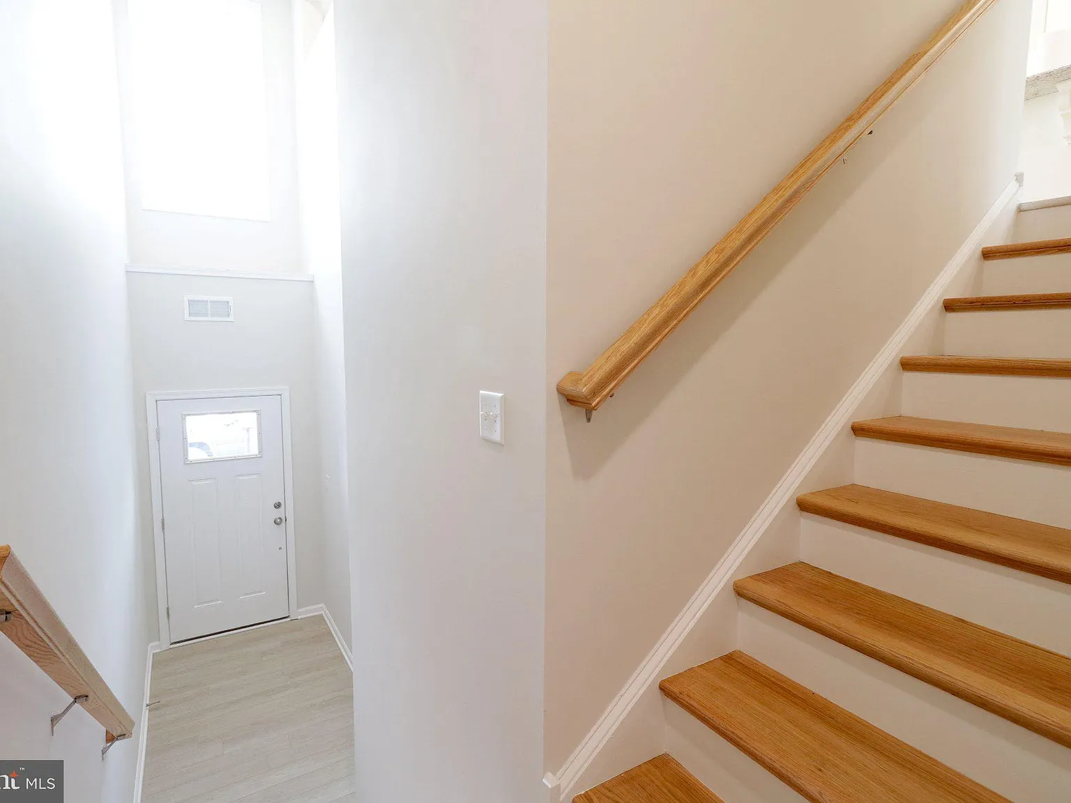 3 bed, 3.5 bath, 2210 sqft, $2,900 — Photo 4